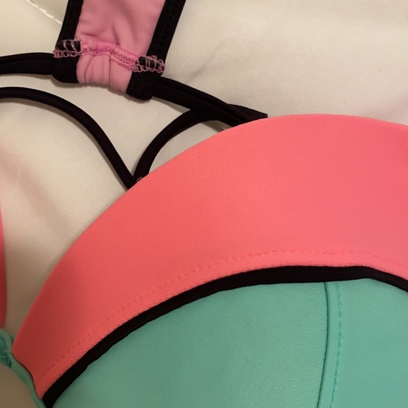 Color-block Bikini Top - Picture 2 of 4